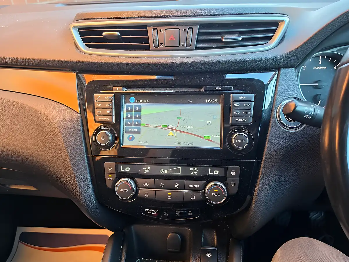 Used 2017 Nissan Qashqai Tekna Blue - Interior and Exterior details 16