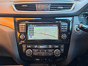 Used 2017 Nissan Qashqai Tekna Blue - Interior and Exterior details 18