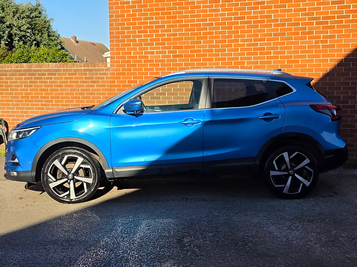 Used 2017 Nissan Qashqai Tekna Blue - Interior and Exterior details 2