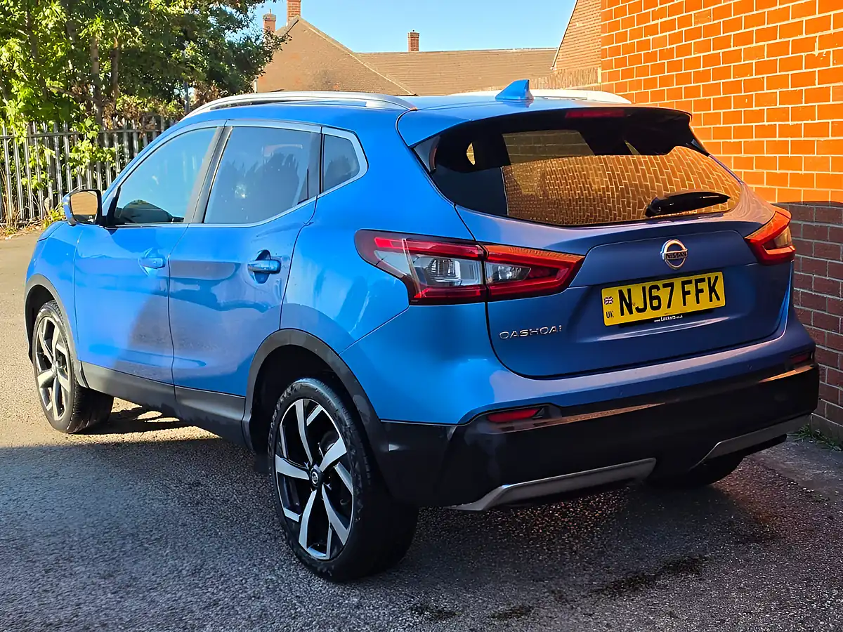 Used 2017 Nissan Qashqai Tekna Blue - Interior and Exterior details 3