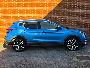 Used 2017 Nissan Qashqai Tekna Blue - Interior and Exterior details 7