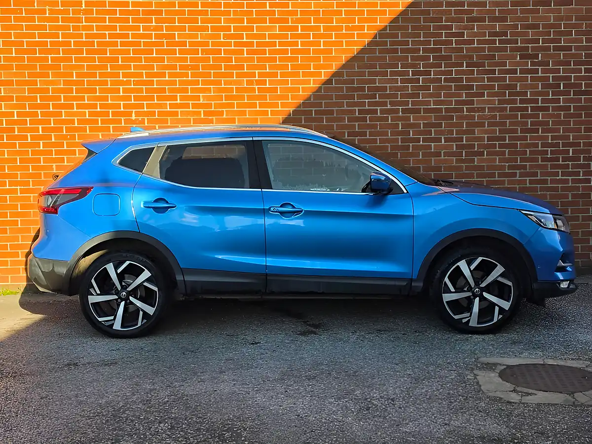 Used 2017 Nissan Qashqai Tekna Blue - Interior and Exterior details 7