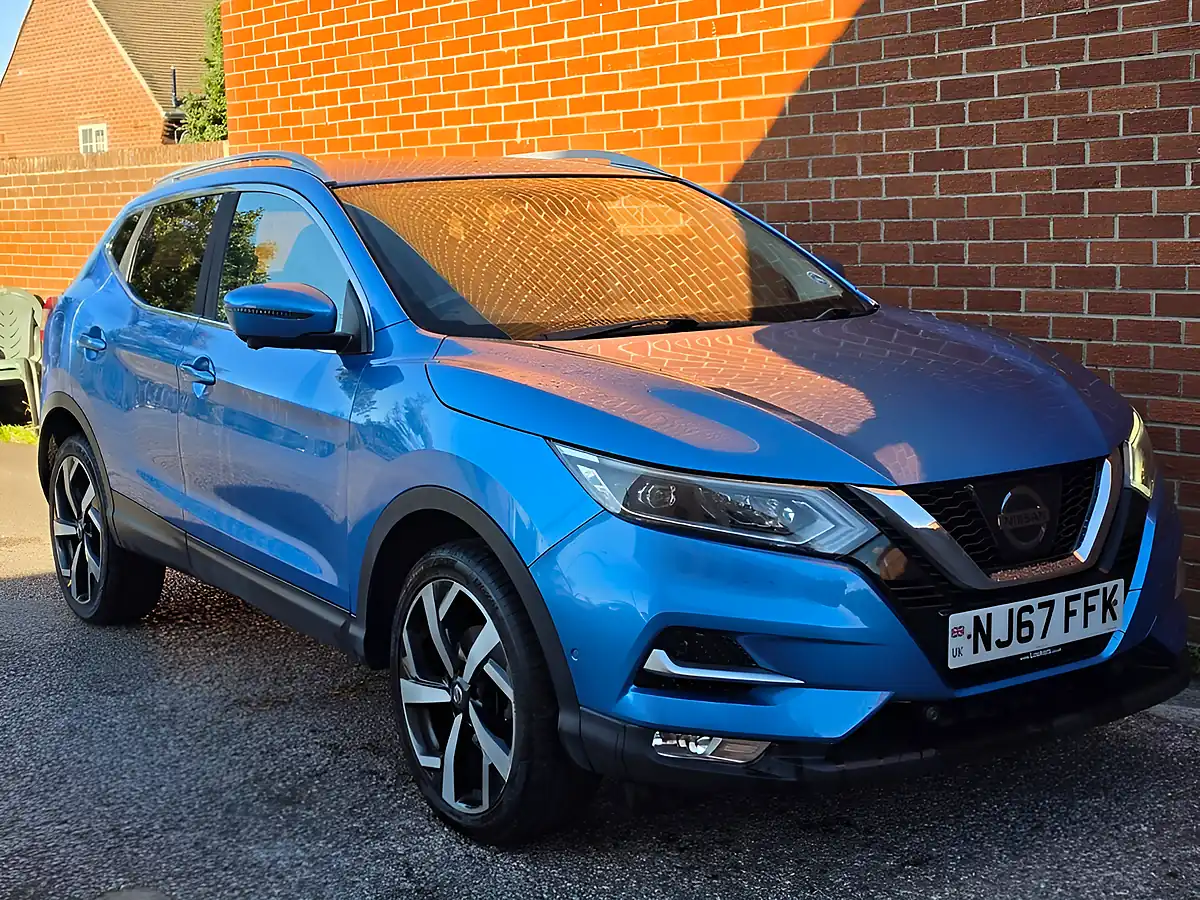 Used 2017 Nissan Qashqai Tekna Blue - Interior and Exterior details 8