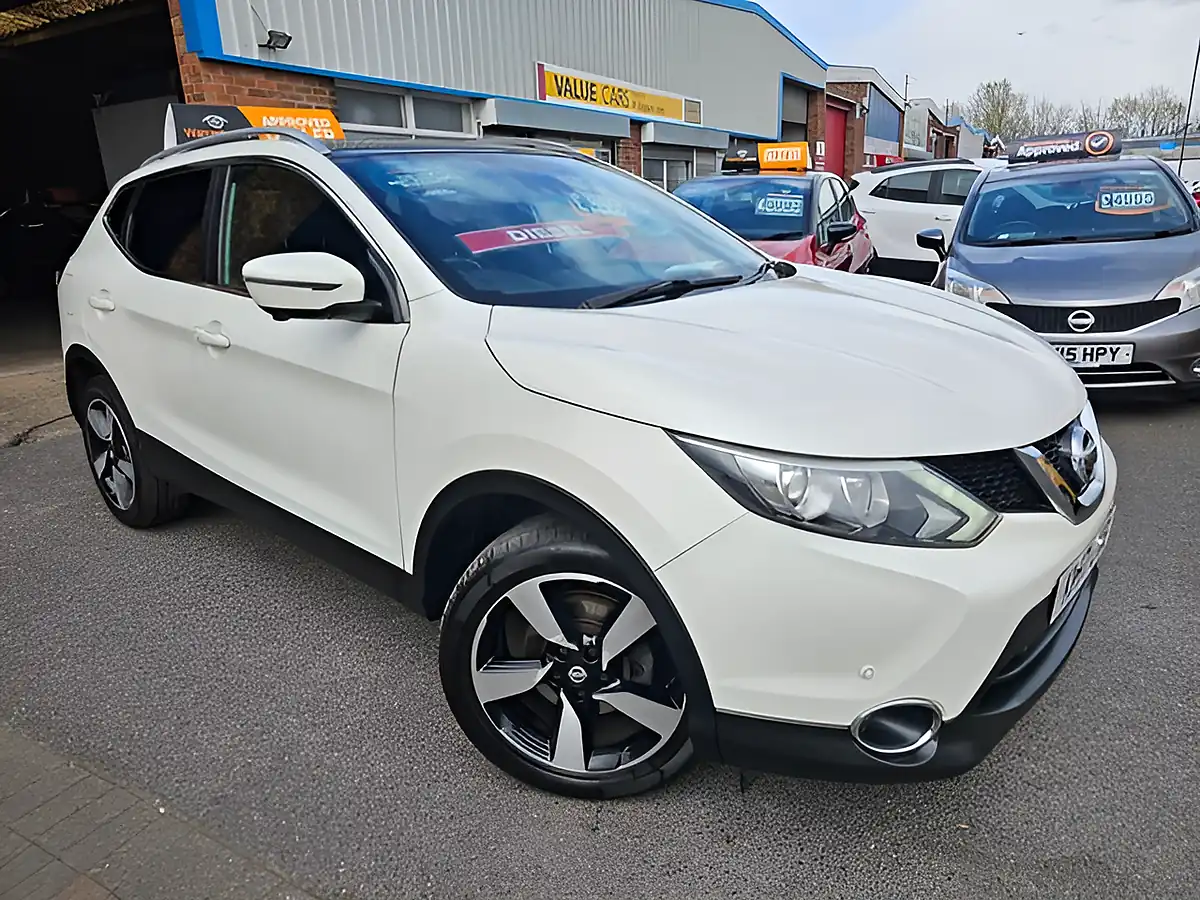Used 2017 Nissan Qashqai Tekna Blue - Front View