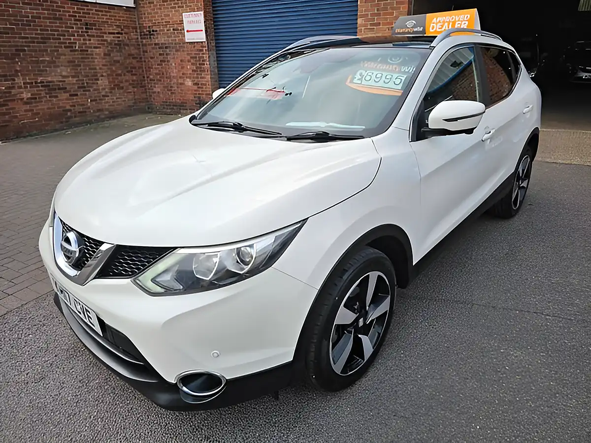 Used 2017 Nissan Qashqai Tekna Blue - Interior and Exterior details 2