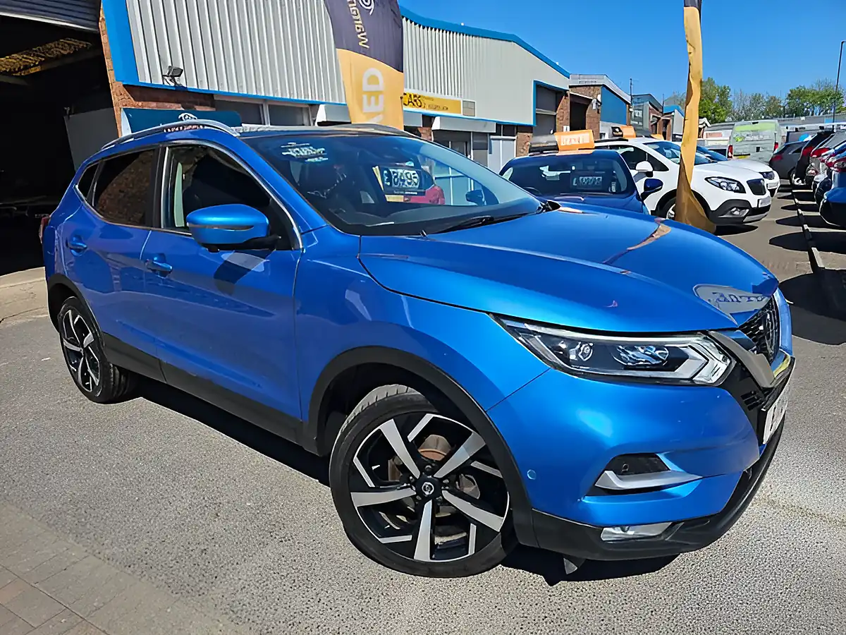 Used 2017 Nissan Qashqai Tekna Blue - Interior and Exterior details 3