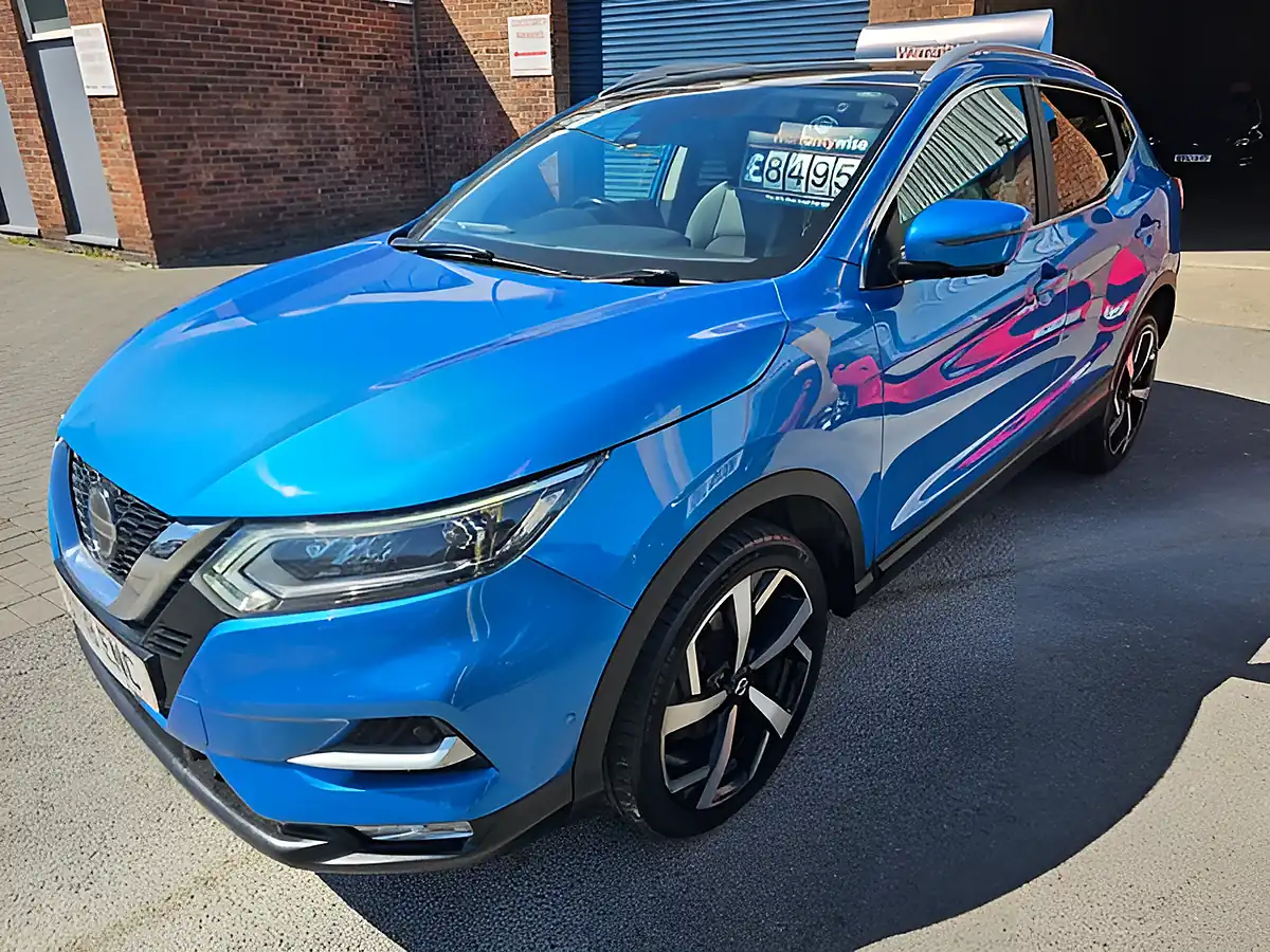 Used 2017 Nissan Qashqai Tekna Blue - Interior and Exterior details 4