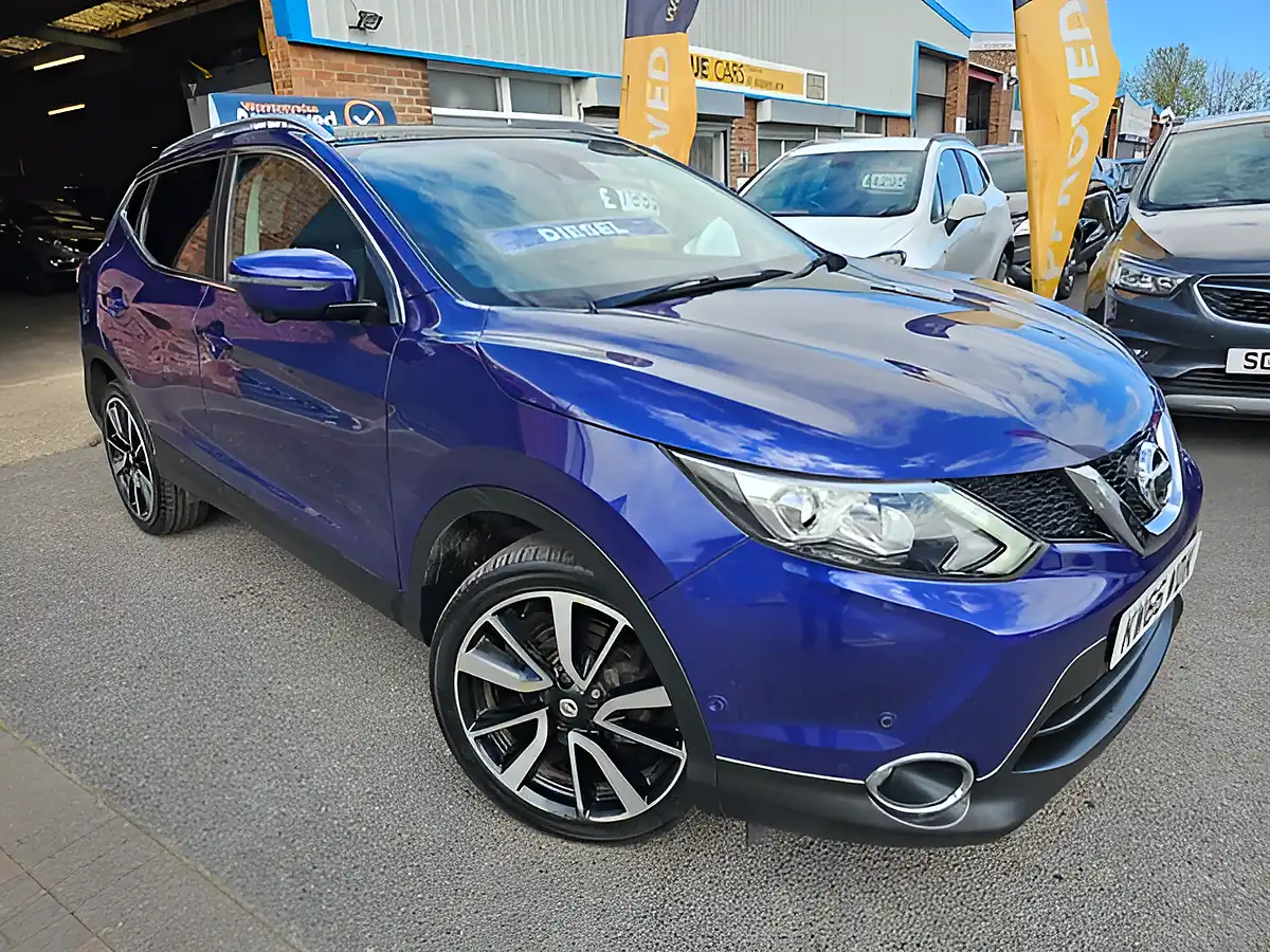 Used 2017 Nissan Qashqai Tekna Blue - Interior and Exterior details 5