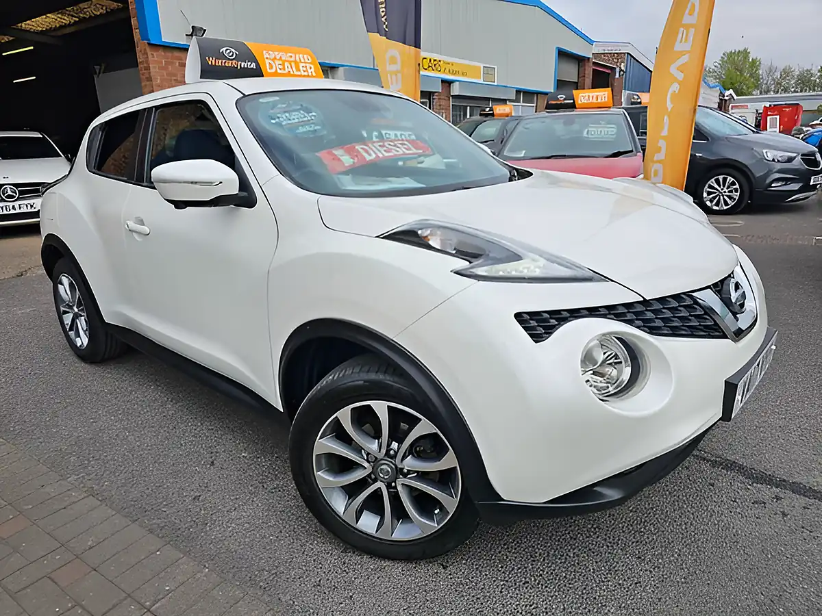 Used 2017 Nissan Qashqai Tekna Blue - Interior and Exterior details 8