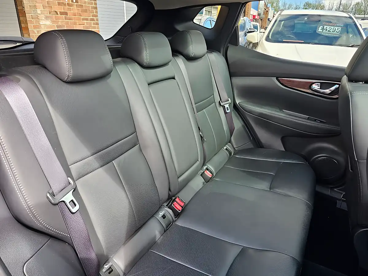 Used 2017 Nissan Qashqai Tekna Blue - Interior and Exterior details 11