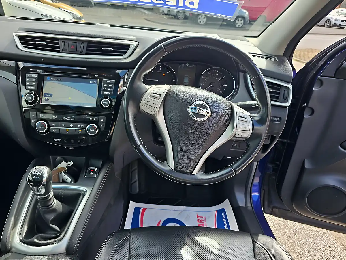 Used 2017 Nissan Qashqai Tekna Blue - Interior and Exterior details 16