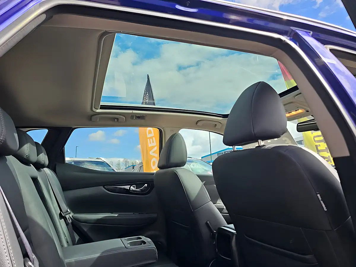 Used 2017 Nissan Qashqai Tekna Blue - Interior and Exterior details 17