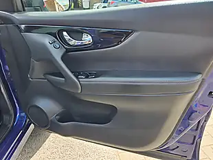 Used 2017 Nissan Qashqai Tekna Blue - Interior and Exterior details 18