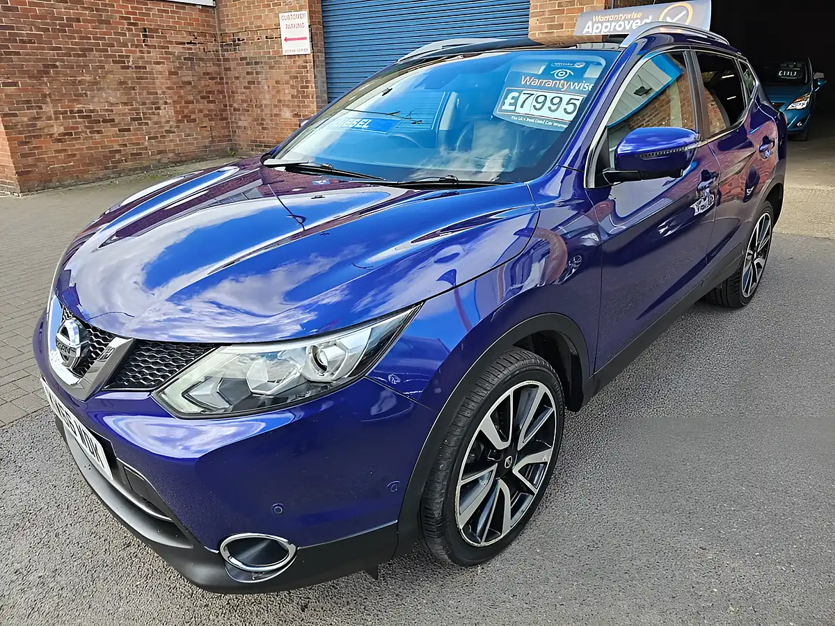 Used 2017 Nissan Qashqai Tekna Blue - Interior and Exterior details 2