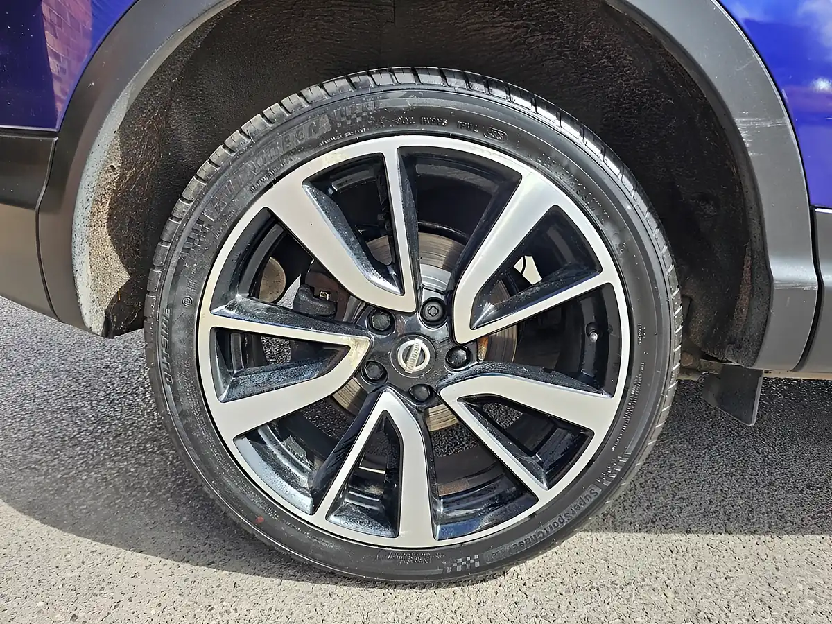 Used 2017 Nissan Qashqai Tekna Blue - Interior and Exterior details 20