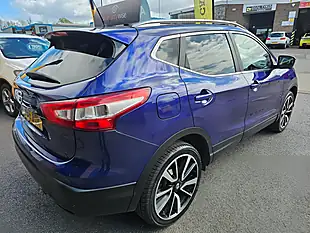 Used 2017 Nissan Qashqai Tekna Blue - Interior and Exterior details 4