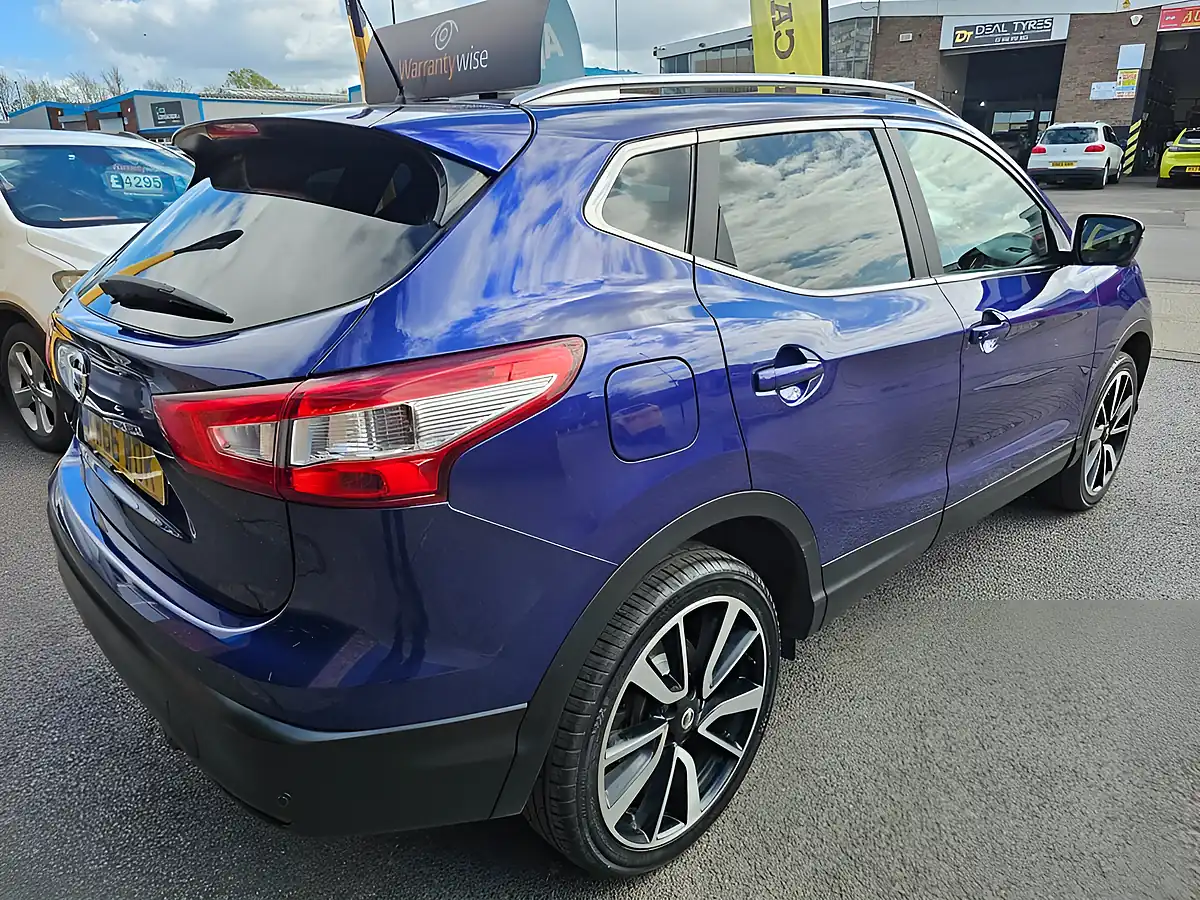 Used 2017 Nissan Qashqai Tekna Blue - Interior and Exterior details 4