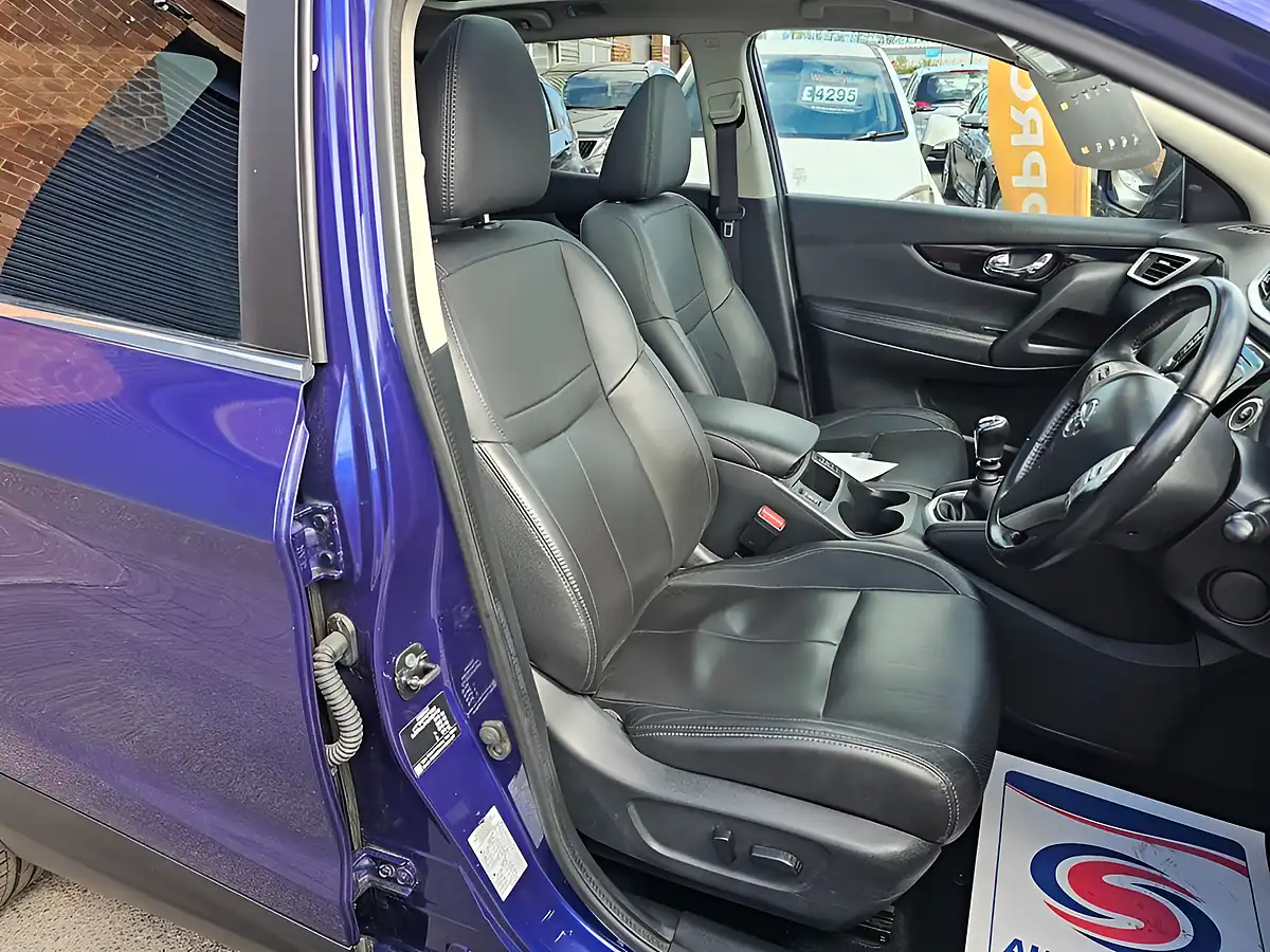 Used 2017 Nissan Qashqai Tekna Blue - Interior and Exterior details 6