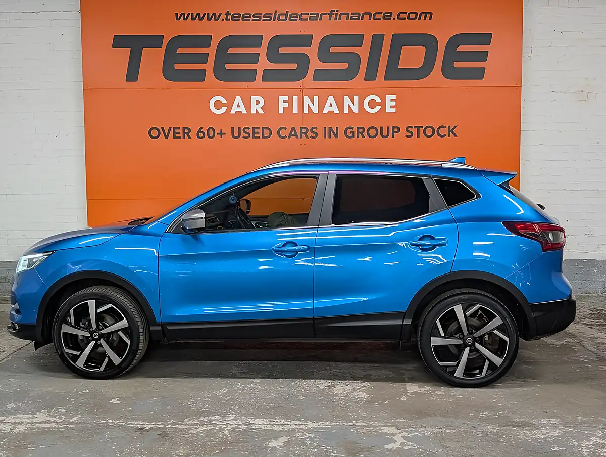 Used 2017 Nissan Qashqai Tekna+ Blue - Interior and Exterior details 17