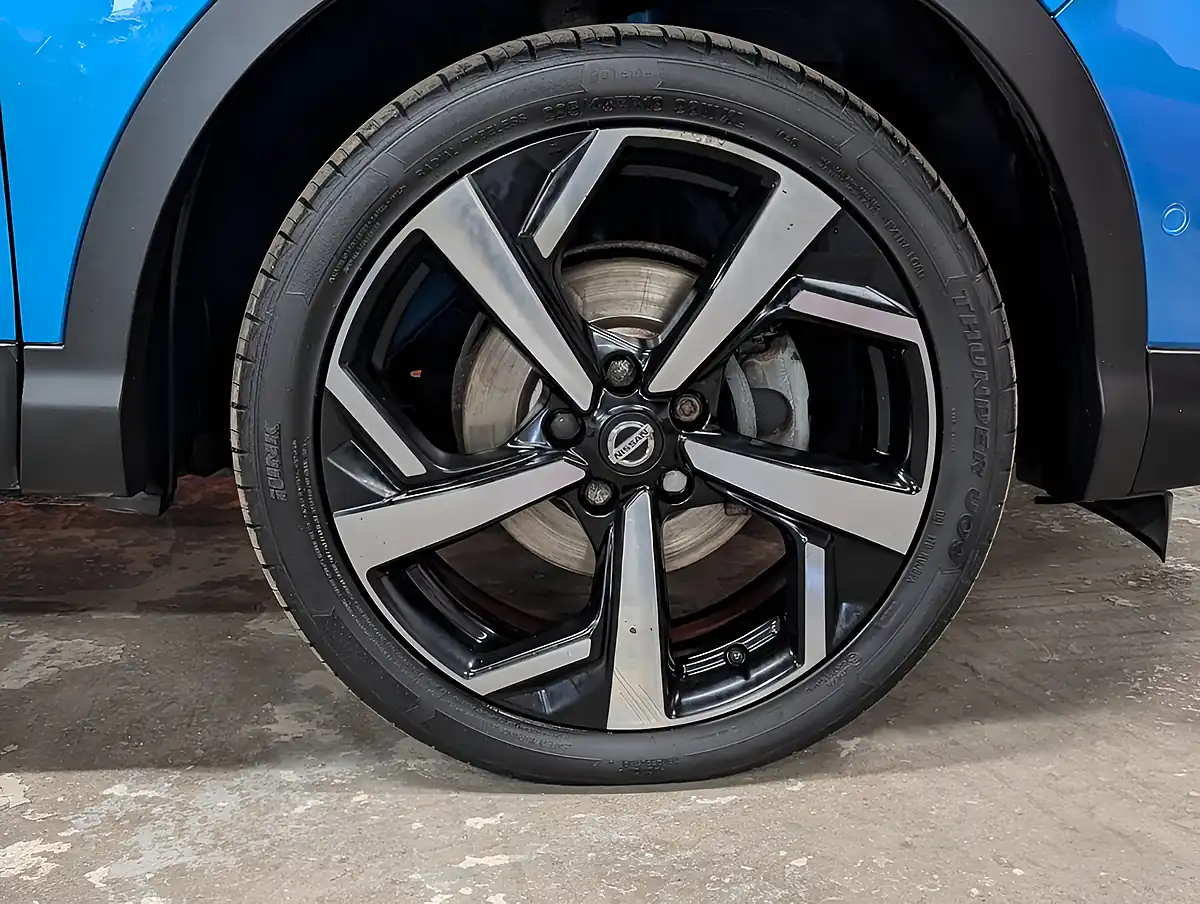 Used 2017 Nissan Qashqai Tekna+ Blue - Interior and Exterior details 6