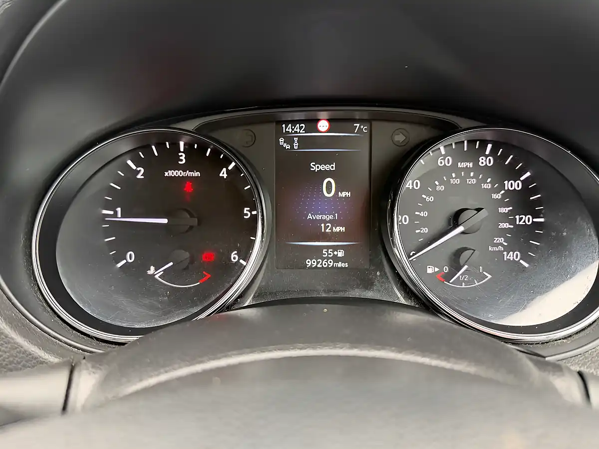 Used 2017 Nissan Qashqai Tekna Bronze - Interior and Exterior details 10