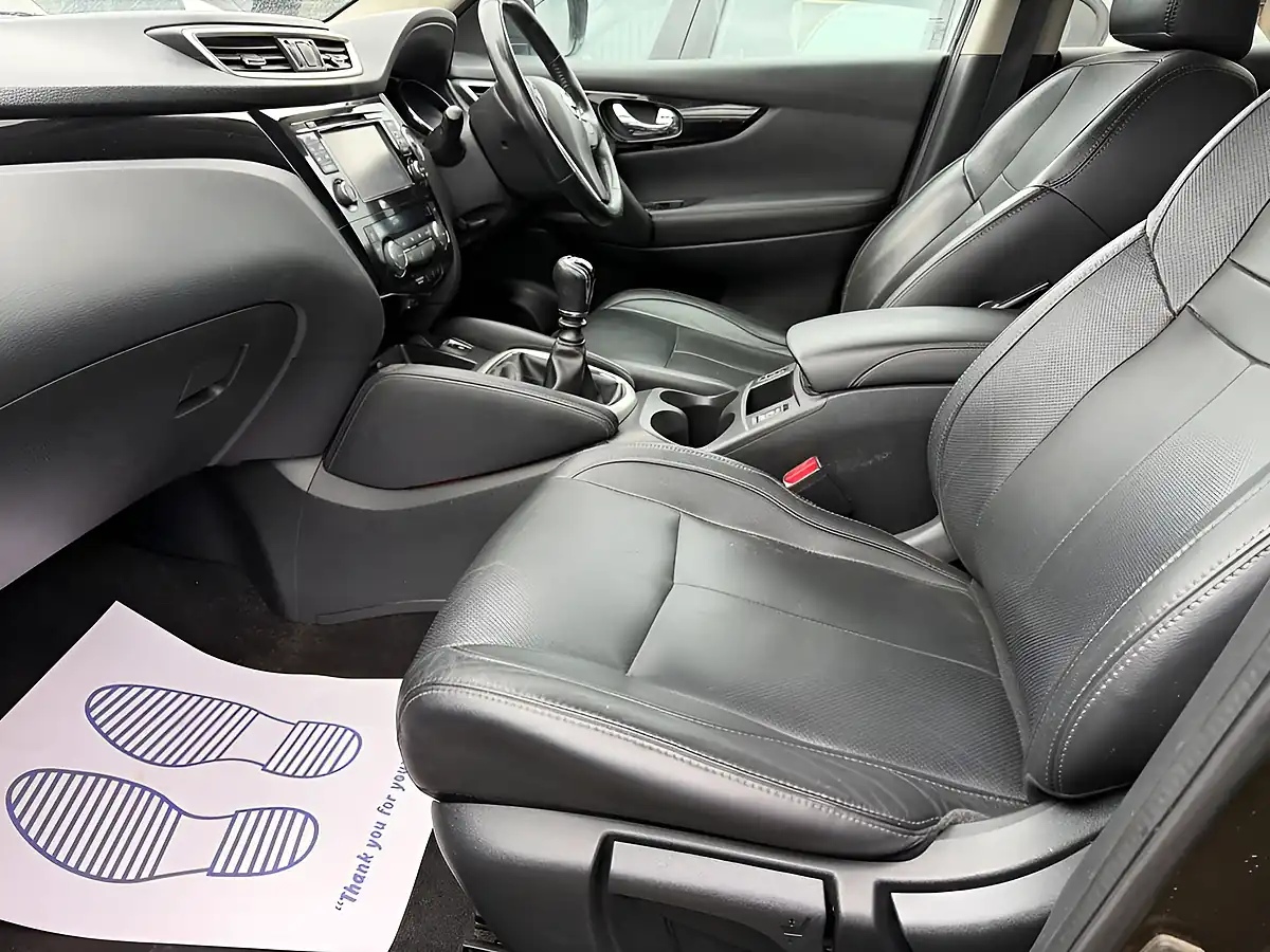 Used 2017 Nissan Qashqai Tekna Bronze - Interior and Exterior details 13
