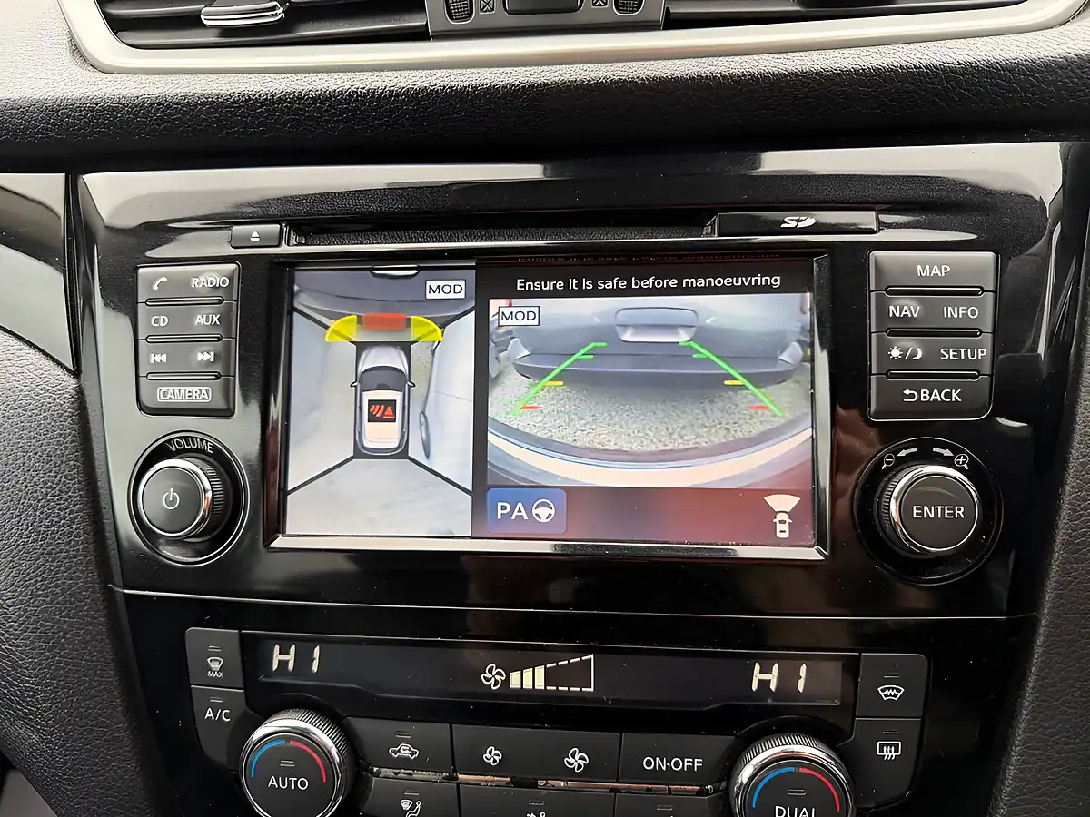 Used 2017 Nissan Qashqai Tekna Bronze - Interior and Exterior details 15
