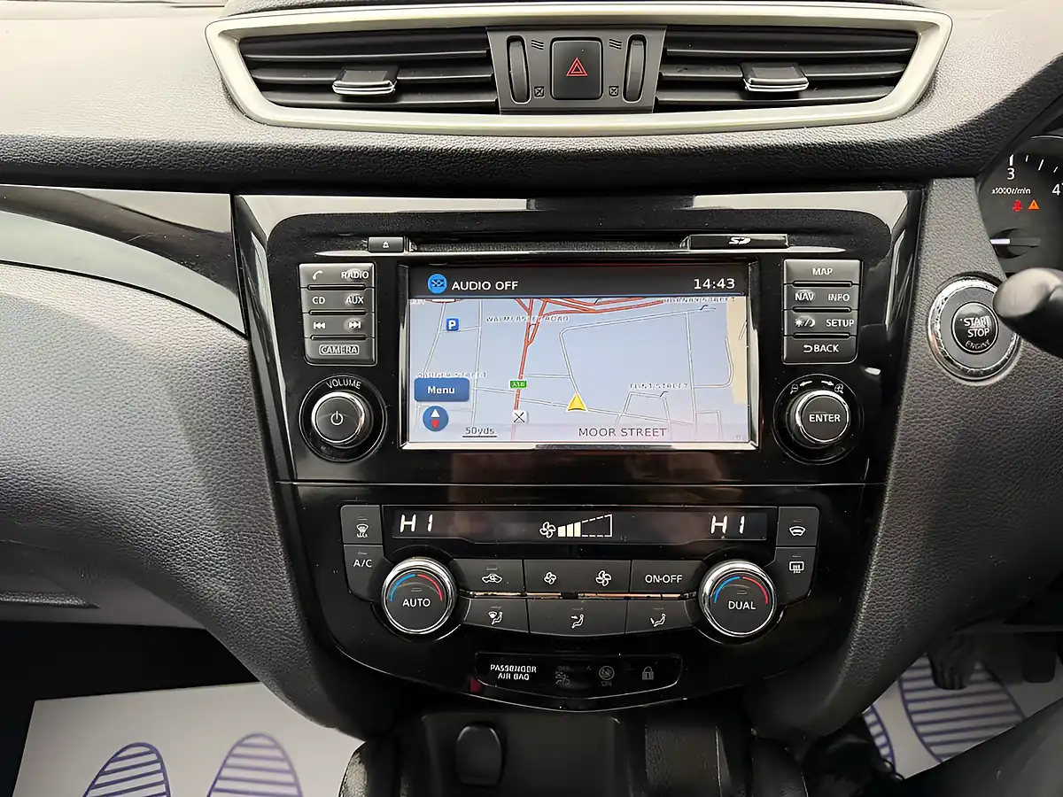 Used 2017 Nissan Qashqai Tekna Bronze - Interior and Exterior details 16