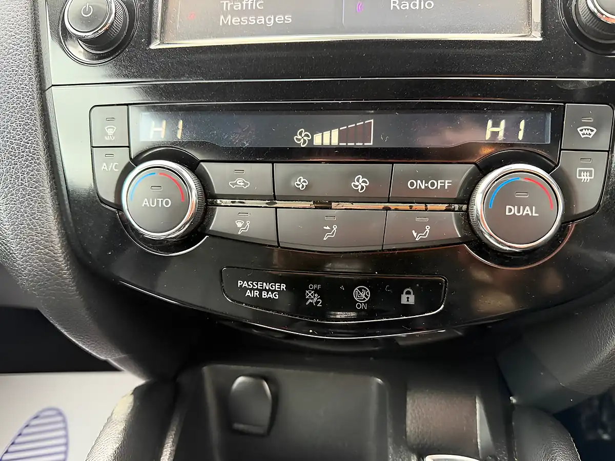 Used 2017 Nissan Qashqai Tekna Bronze - Interior and Exterior details 18