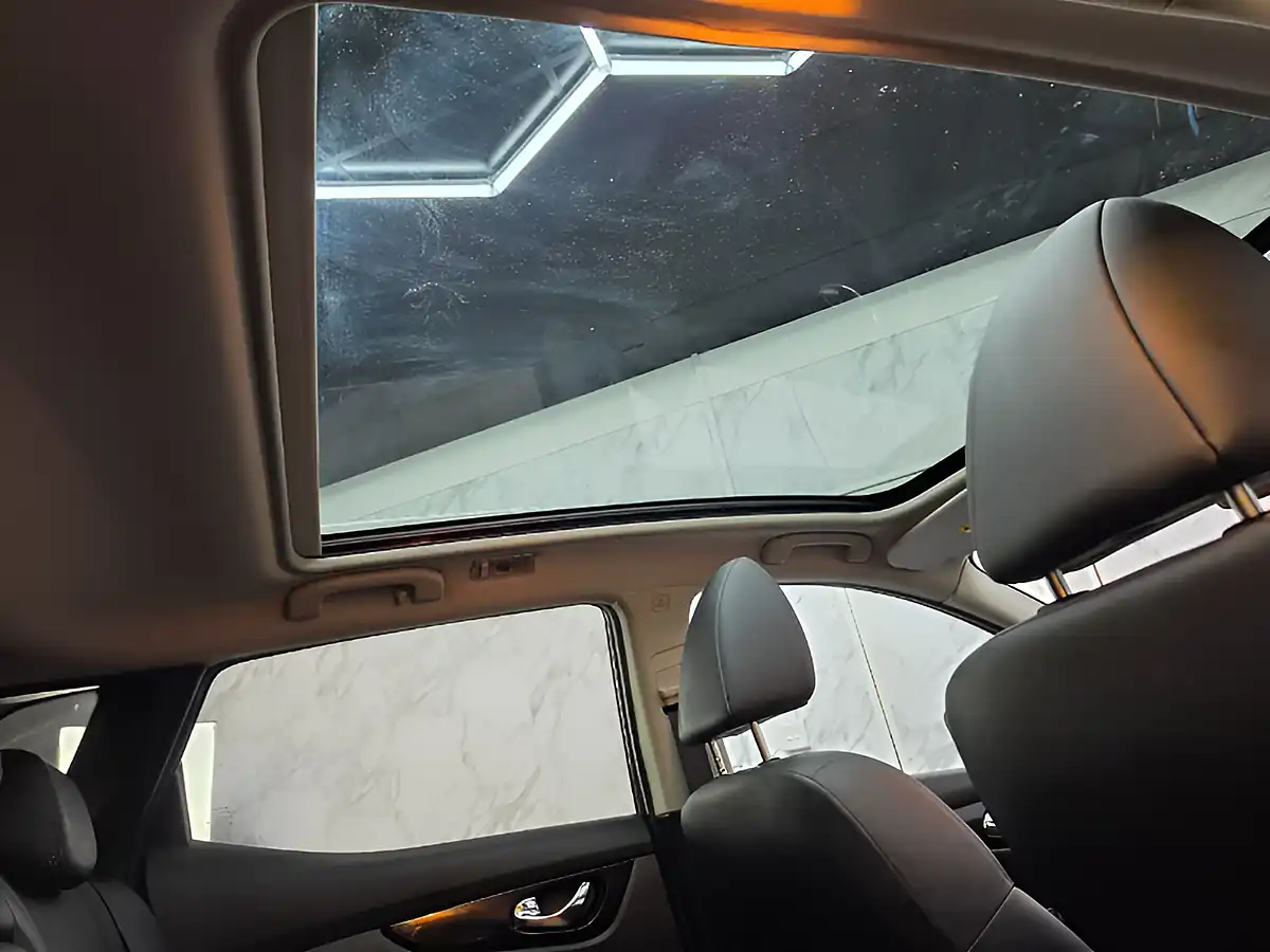 Used 2017 Nissan Qashqai Tekna Grey - Interior and Exterior details 10