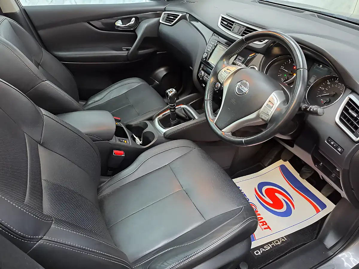 Used 2017 Nissan Qashqai Tekna Grey - Interior and Exterior details 13