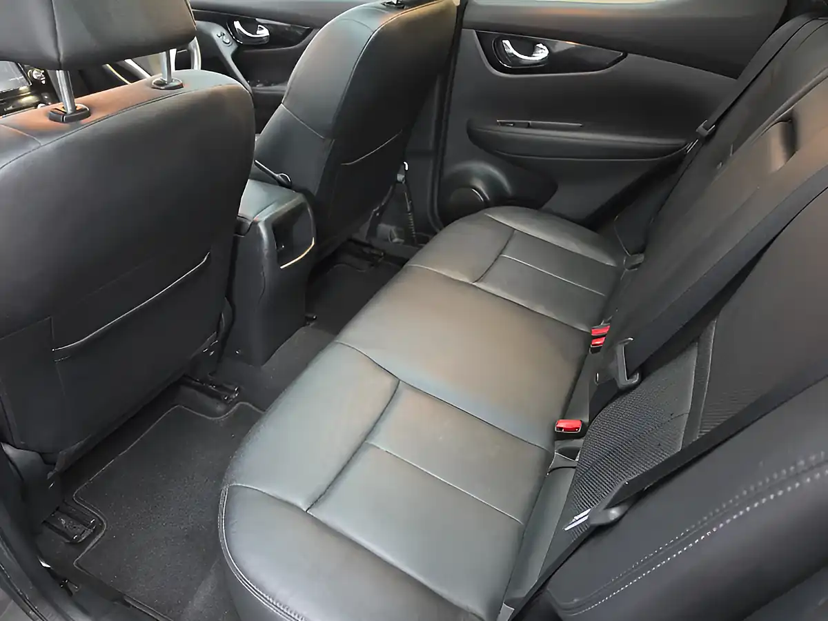Used 2017 Nissan Qashqai Tekna Grey - Interior and Exterior details 16