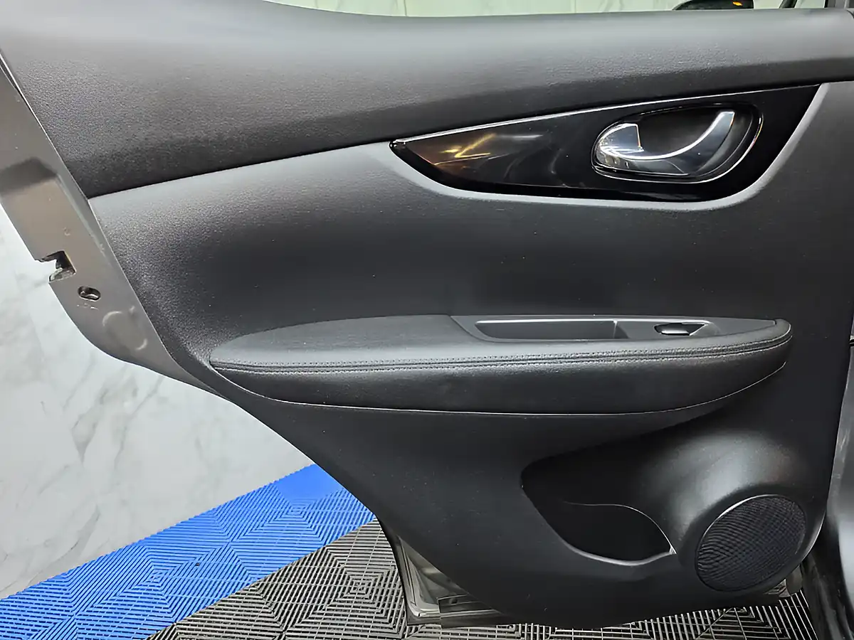 Used 2017 Nissan Qashqai Tekna Grey - Interior and Exterior details 18