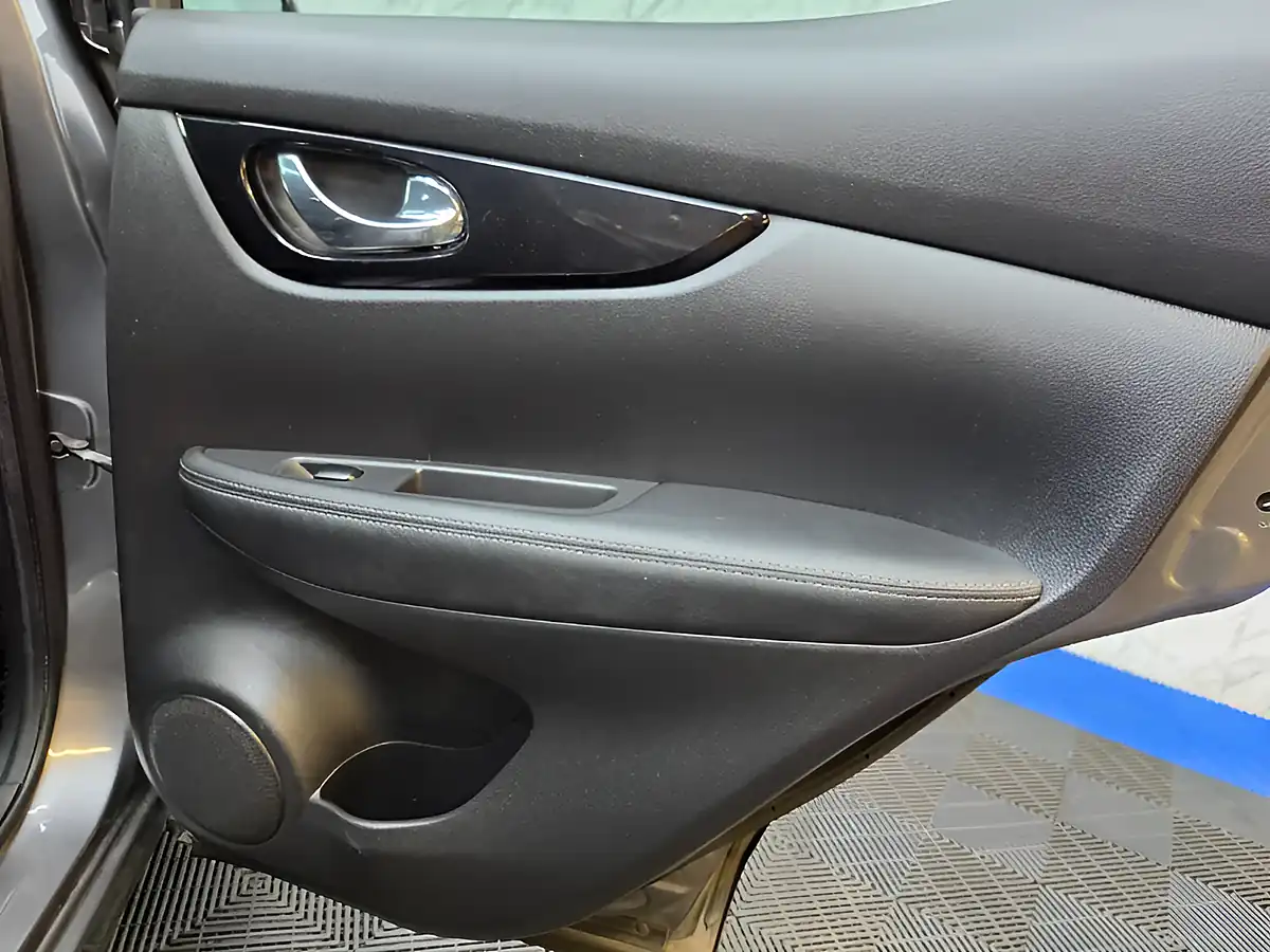 Used 2017 Nissan Qashqai Tekna Grey - Interior and Exterior details 19