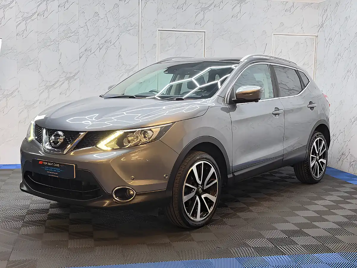 Used 2017 Nissan Qashqai Tekna Grey - Interior and Exterior details 4
