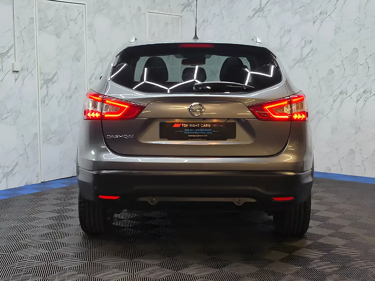 Used 2017 Nissan Qashqai Tekna Grey - Interior and Exterior details 6