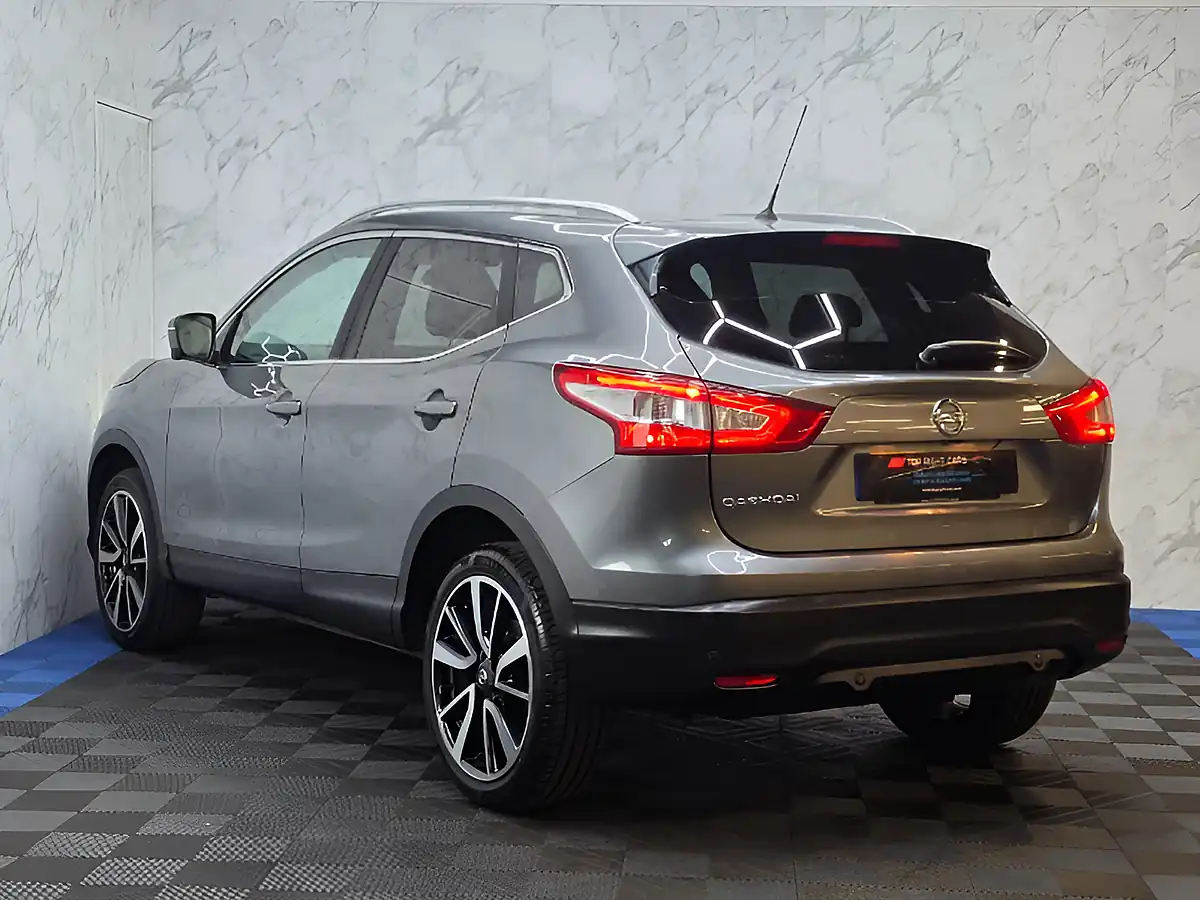 Used 2017 Nissan Qashqai Tekna Grey - Interior and Exterior details 7