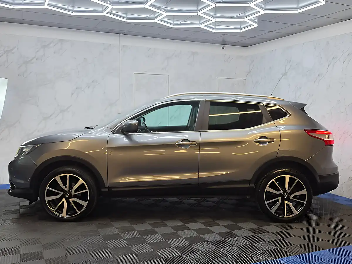 Used 2017 Nissan Qashqai Tekna Grey - Interior and Exterior details 8