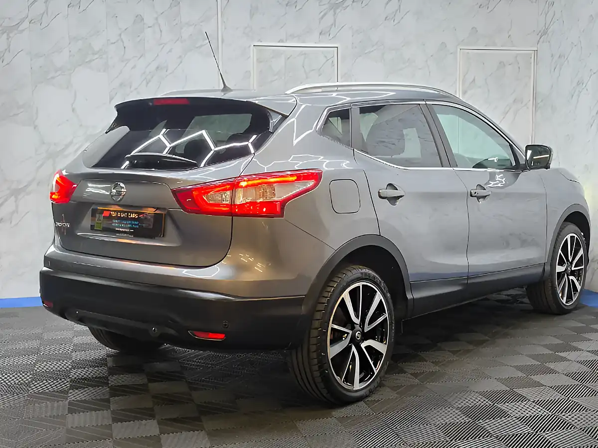 Used 2017 Nissan Qashqai Tekna Grey - Interior and Exterior details 9