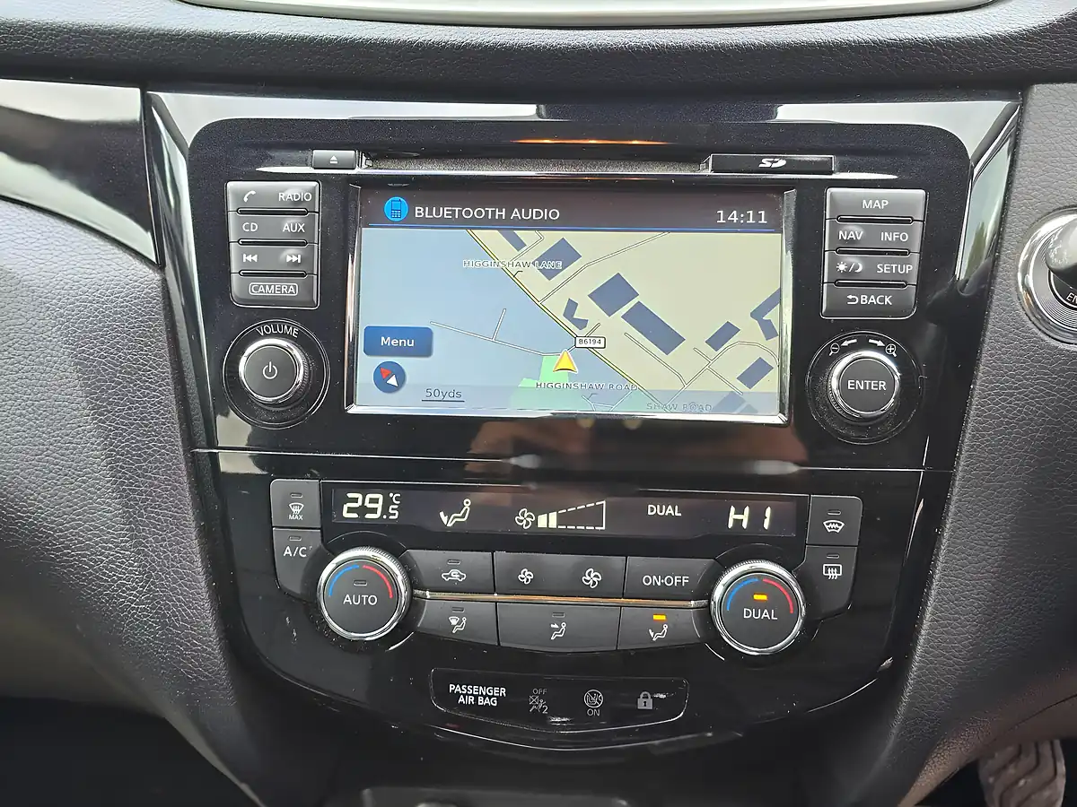 Used 2017 Nissan Qashqai Tekna Grey - Interior and Exterior details 15