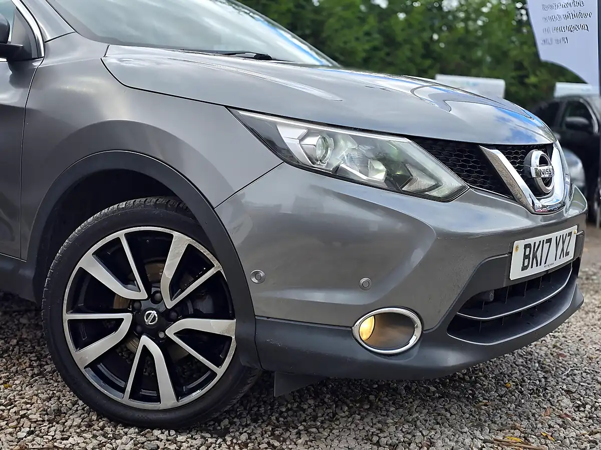 Used 2017 Nissan Qashqai Tekna Grey - Interior and Exterior details 19