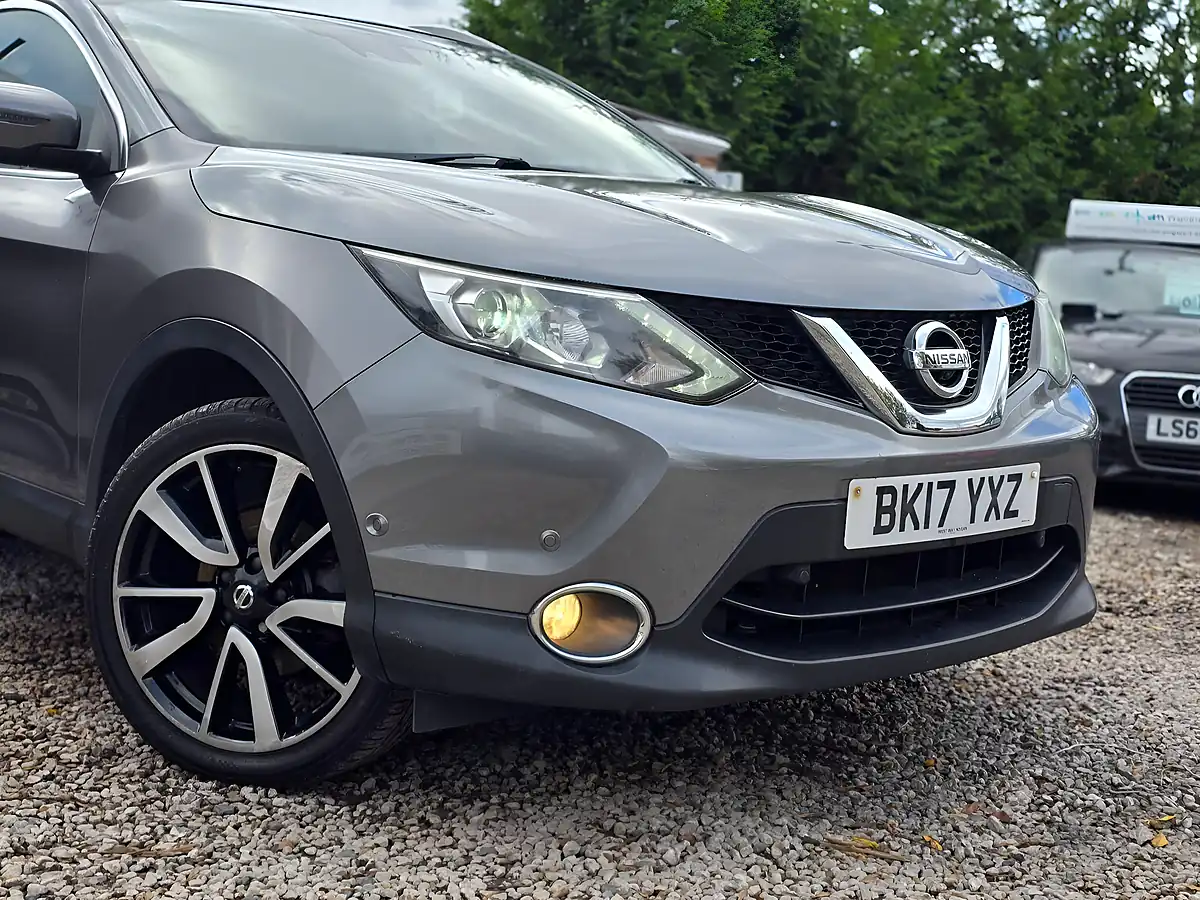 Used 2017 Nissan Qashqai Tekna Grey - Interior and Exterior details 2