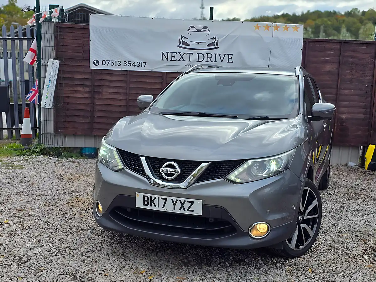 Used 2017 Nissan Qashqai Tekna Grey - Interior and Exterior details 3