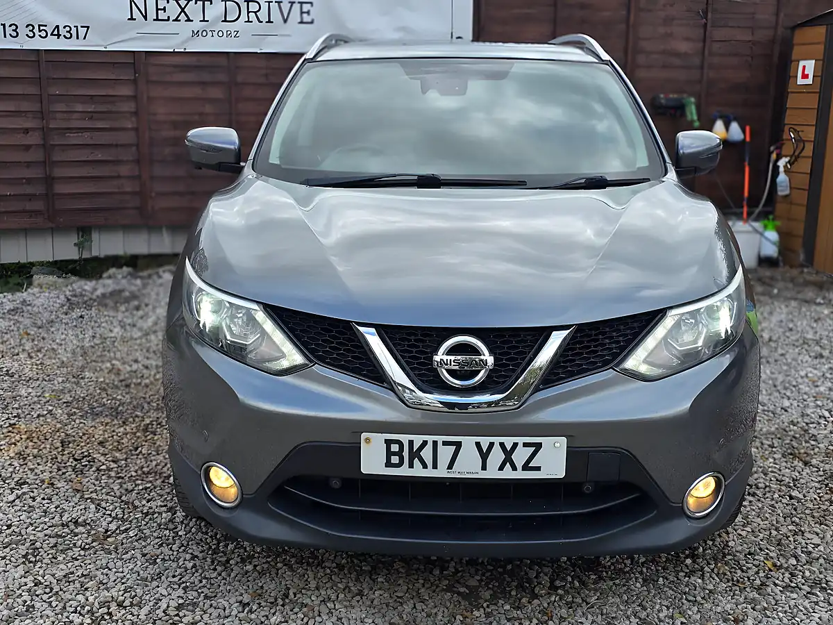 Used 2017 Nissan Qashqai Tekna Grey - Interior and Exterior details 7