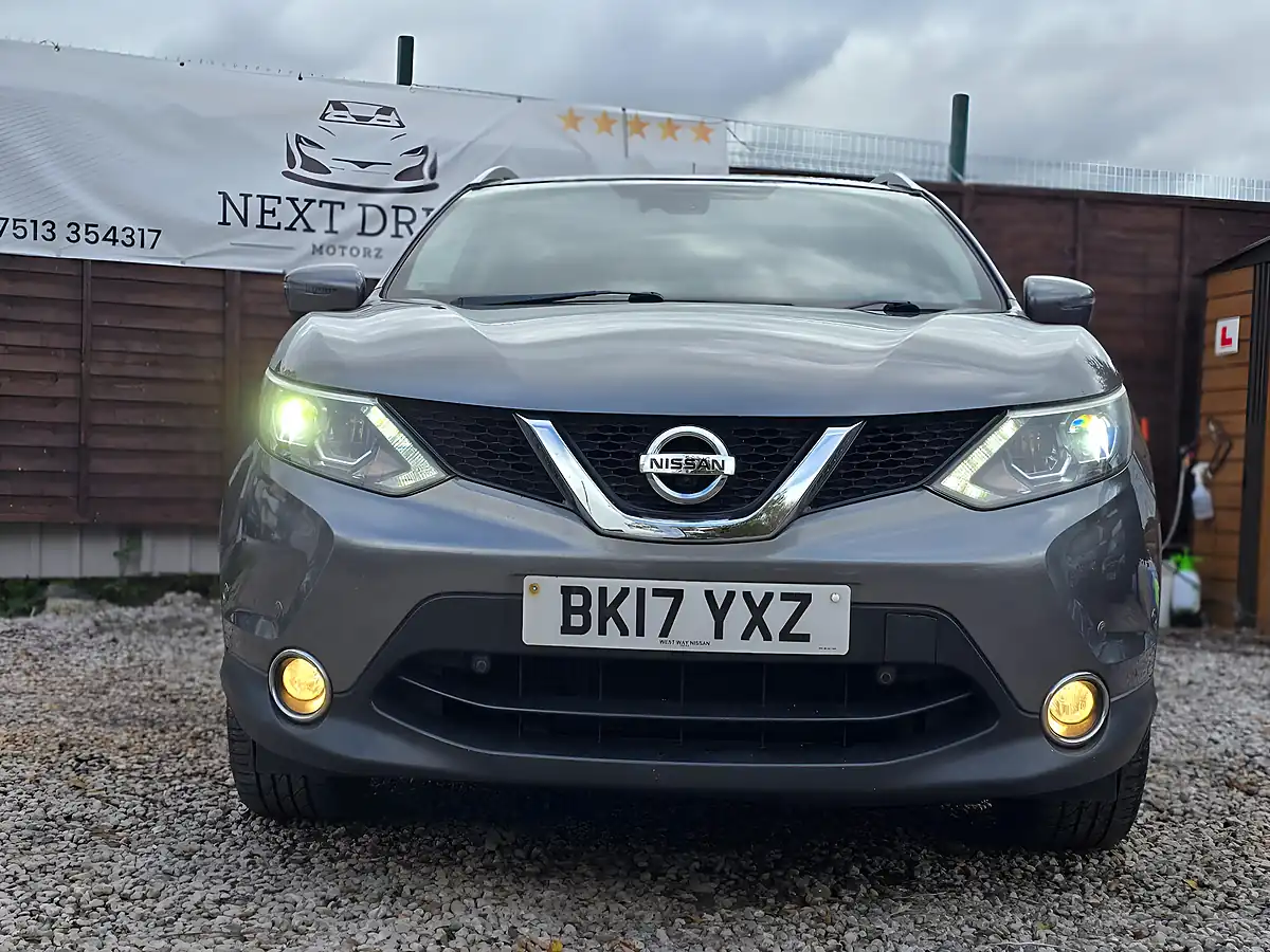 Used 2017 Nissan Qashqai Tekna Grey - Interior and Exterior details 9