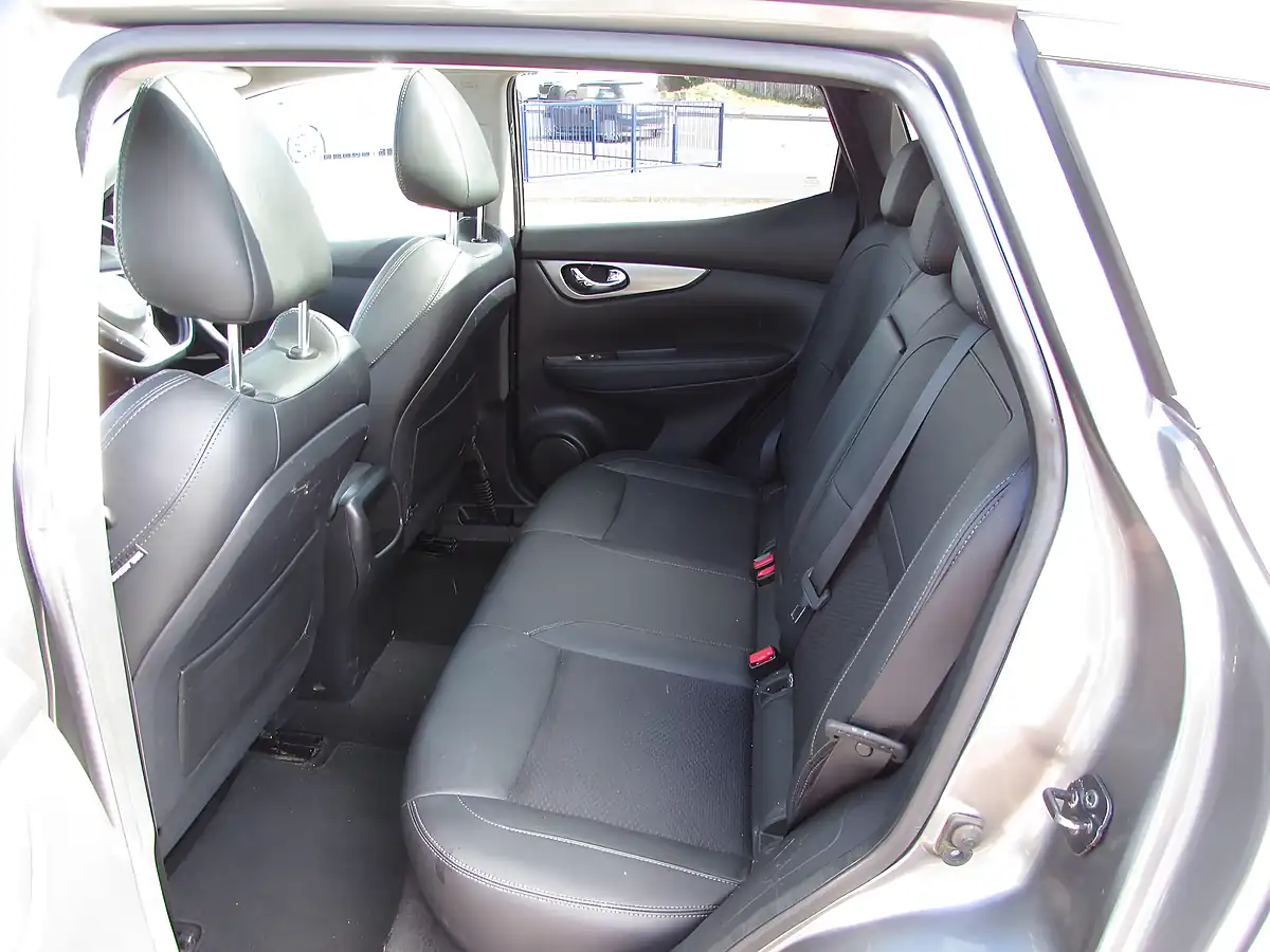 Used 2017 Nissan Qashqai Tekna Grey - Interior and Exterior details 10