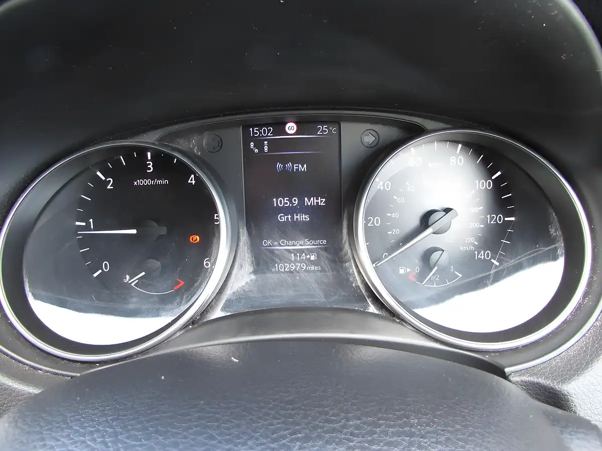 Used 2017 Nissan Qashqai Tekna Grey - Interior and Exterior details 17