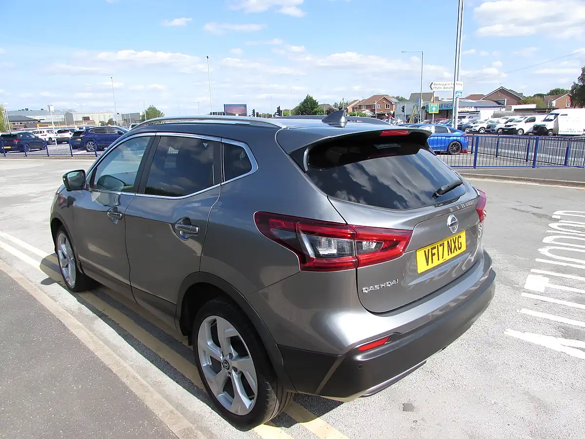 Used 2017 Nissan Qashqai Tekna Grey - Interior and Exterior details 5