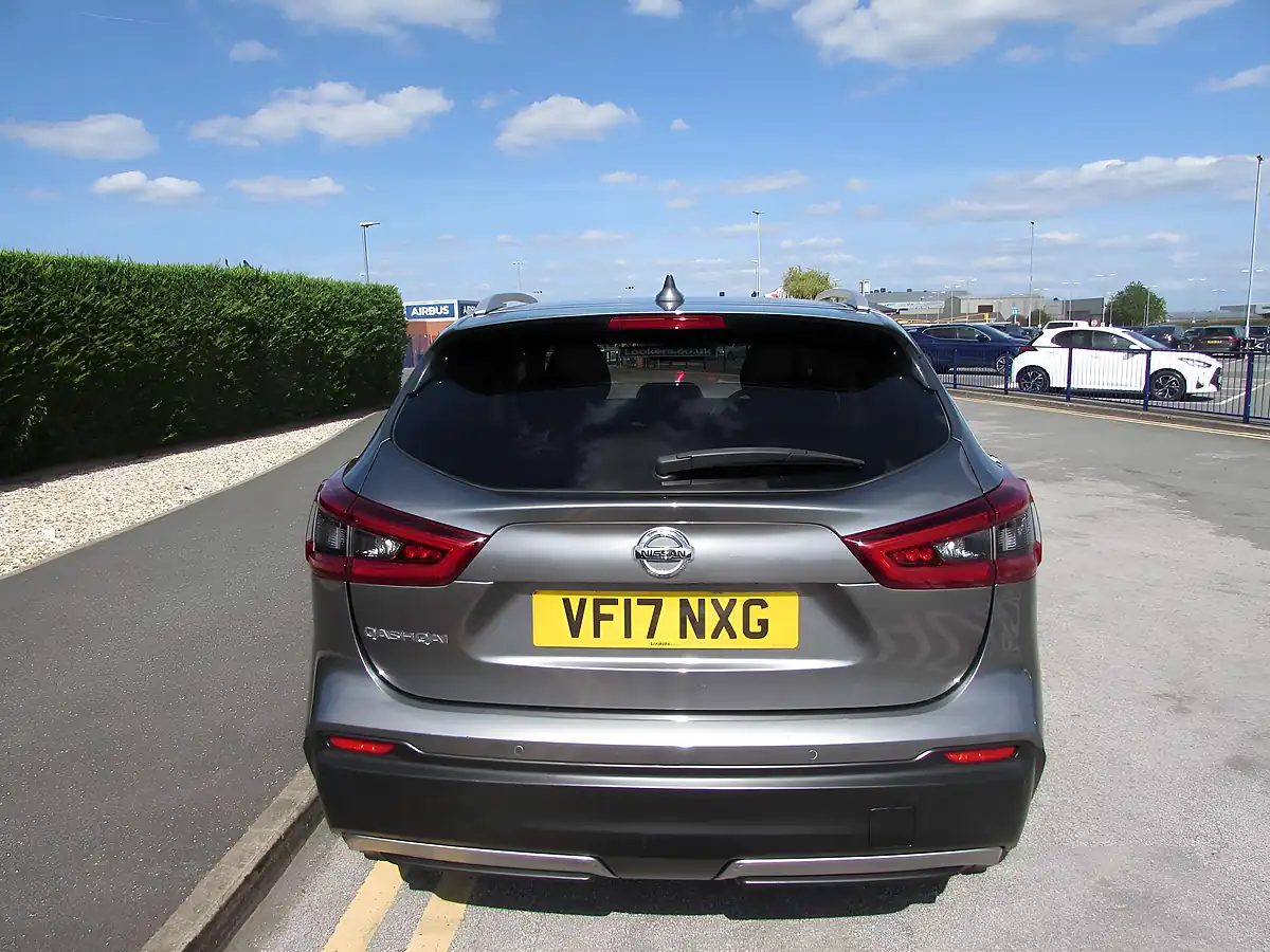 Used 2017 Nissan Qashqai Tekna Grey - Interior and Exterior details 6