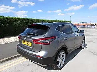 Used 2017 Nissan Qashqai Tekna Grey - Interior and Exterior details 7